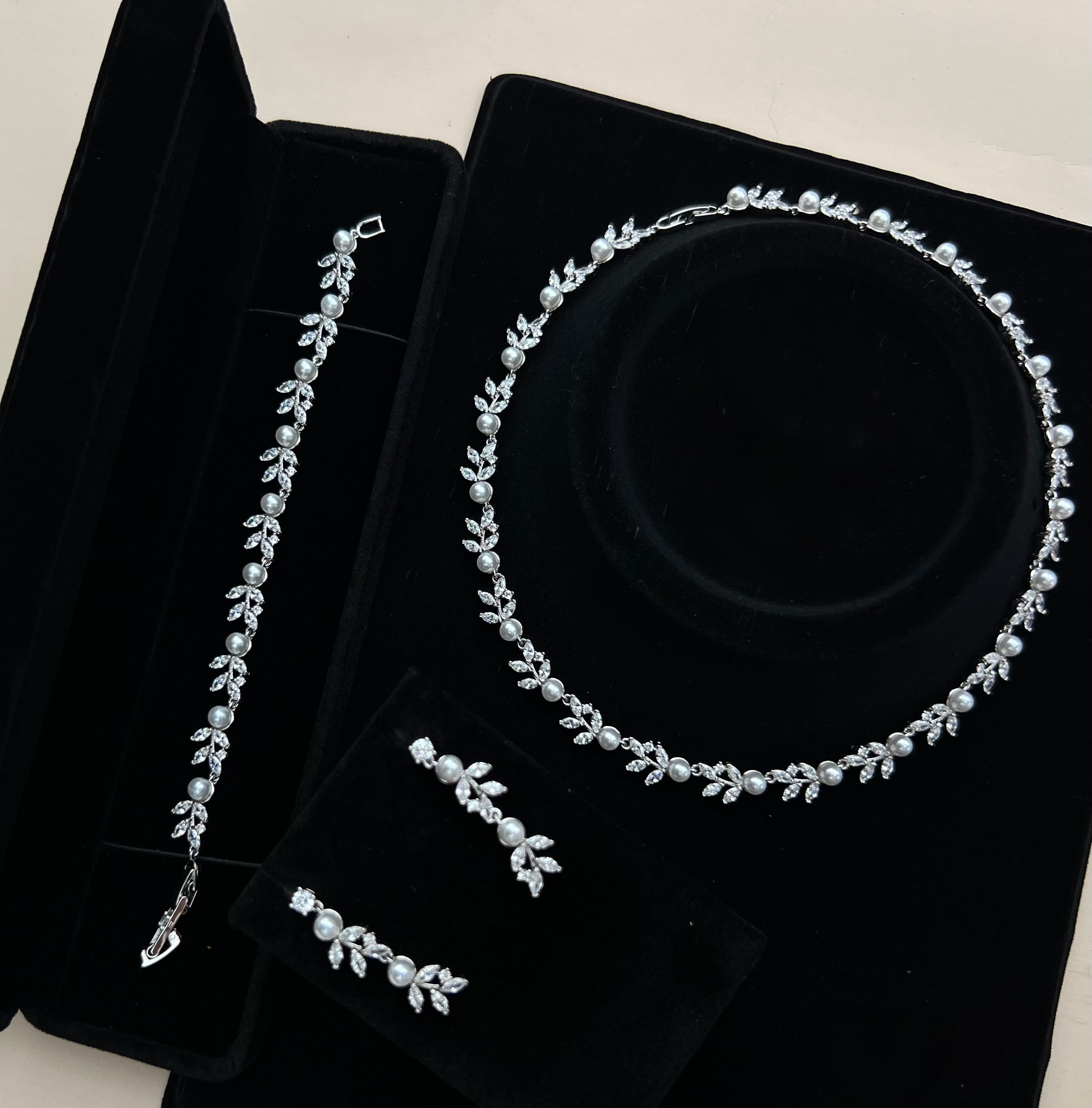 ELORA - Simulated Diamonds and Pearls Jewelry Set