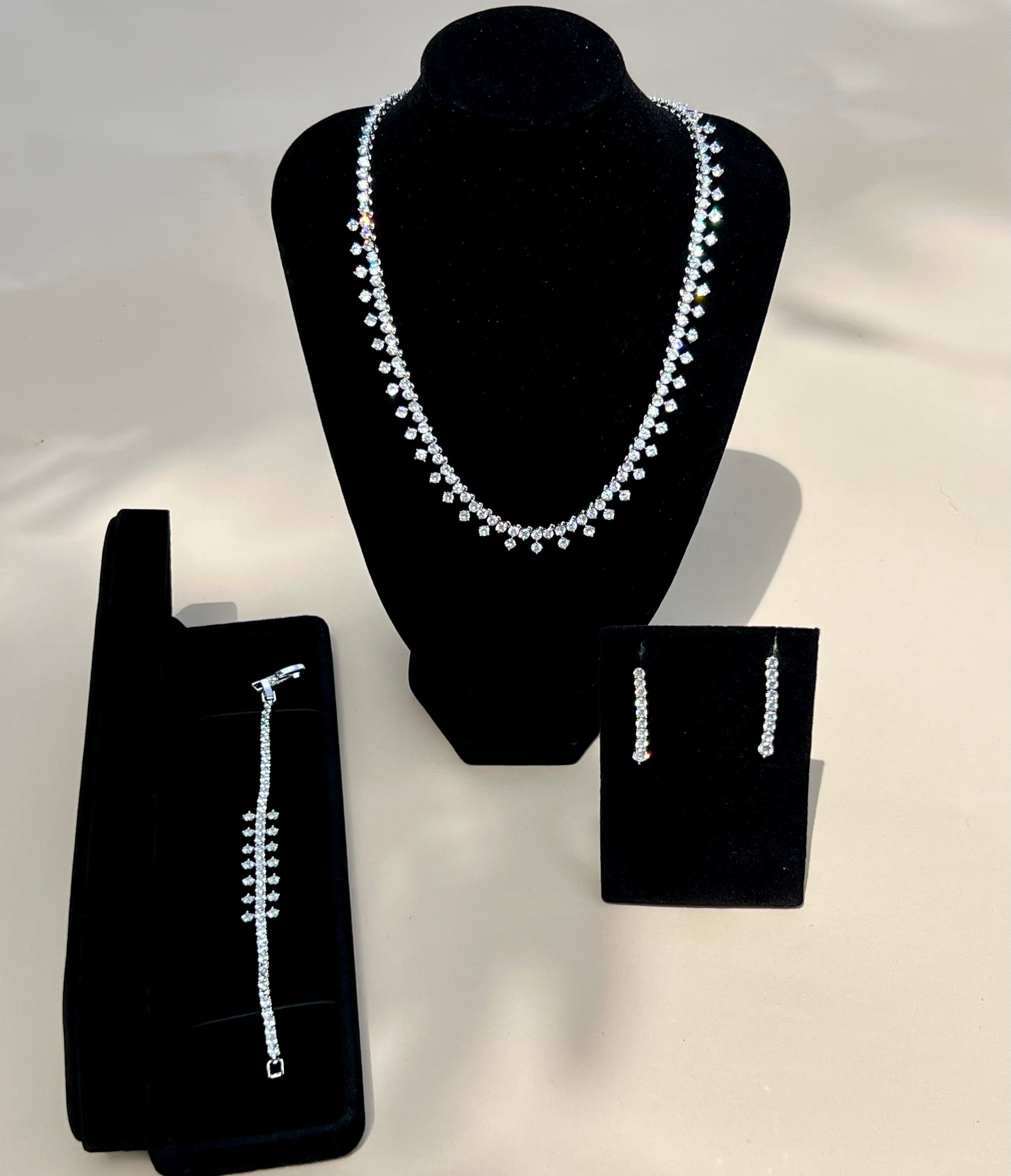 LURA - Simulated Diamonds Jewelry Set