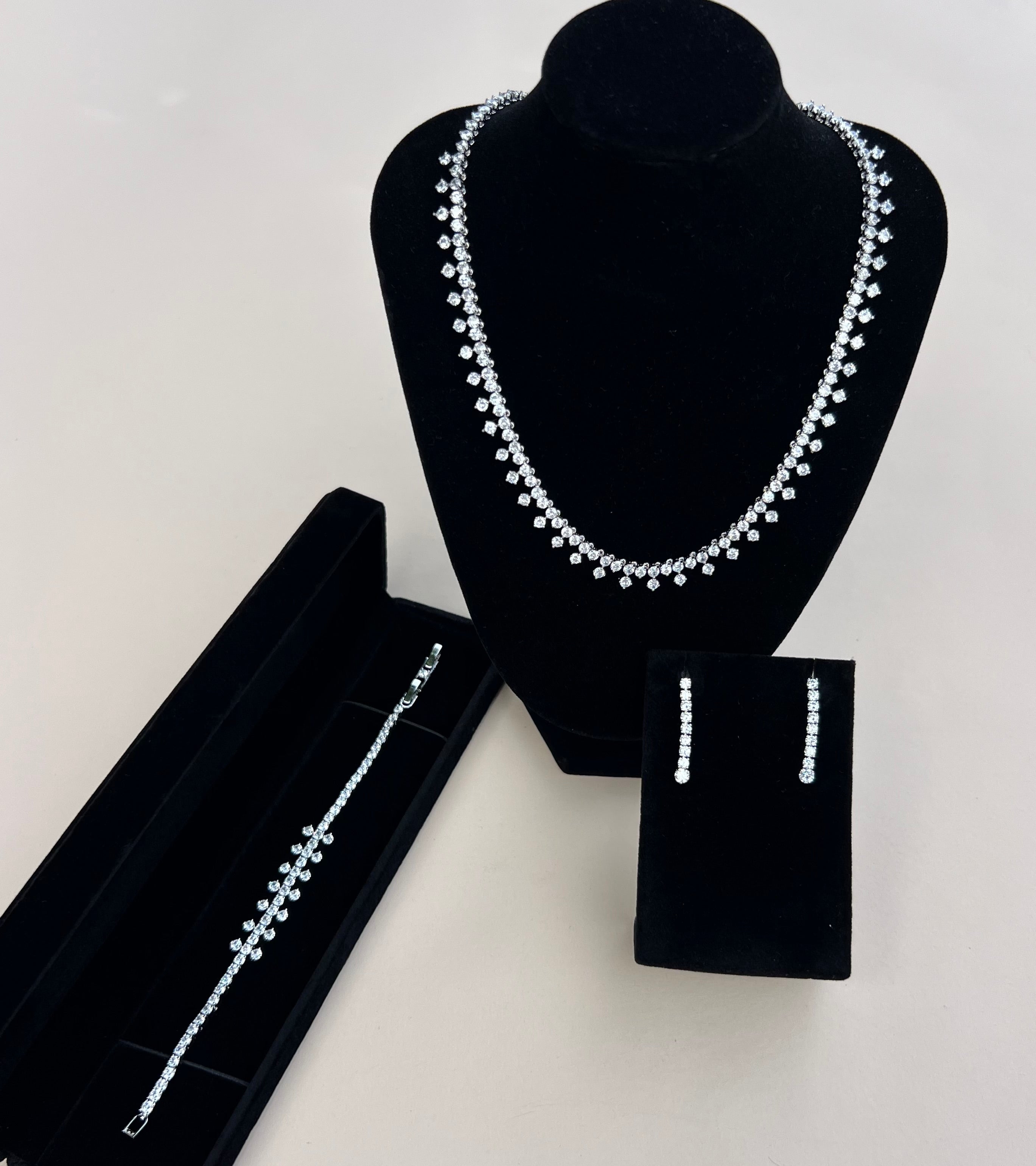 LURA - Simulated Diamonds Jewelry Set