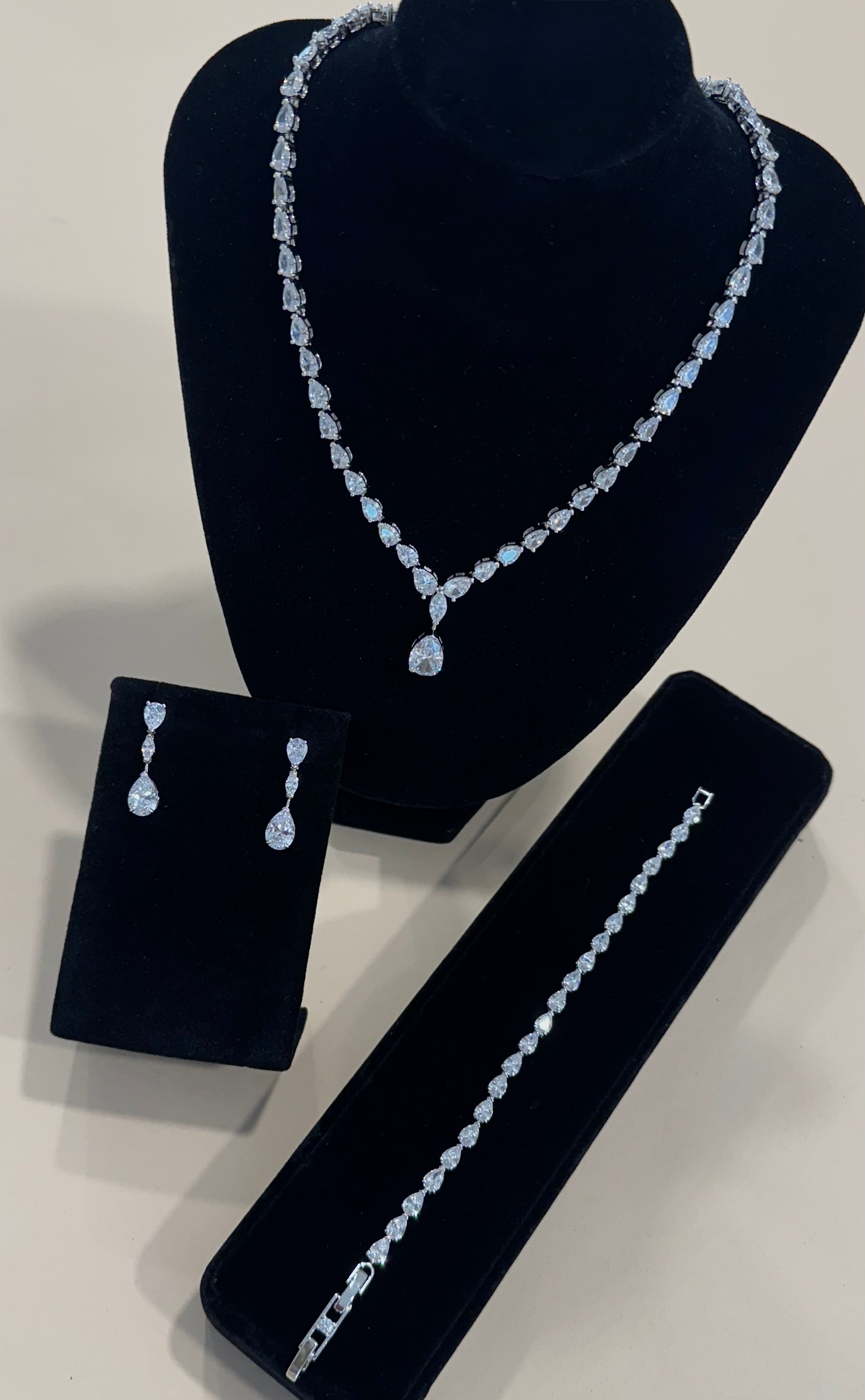 EUGENE - Simulated Diamonds Jewelry Set