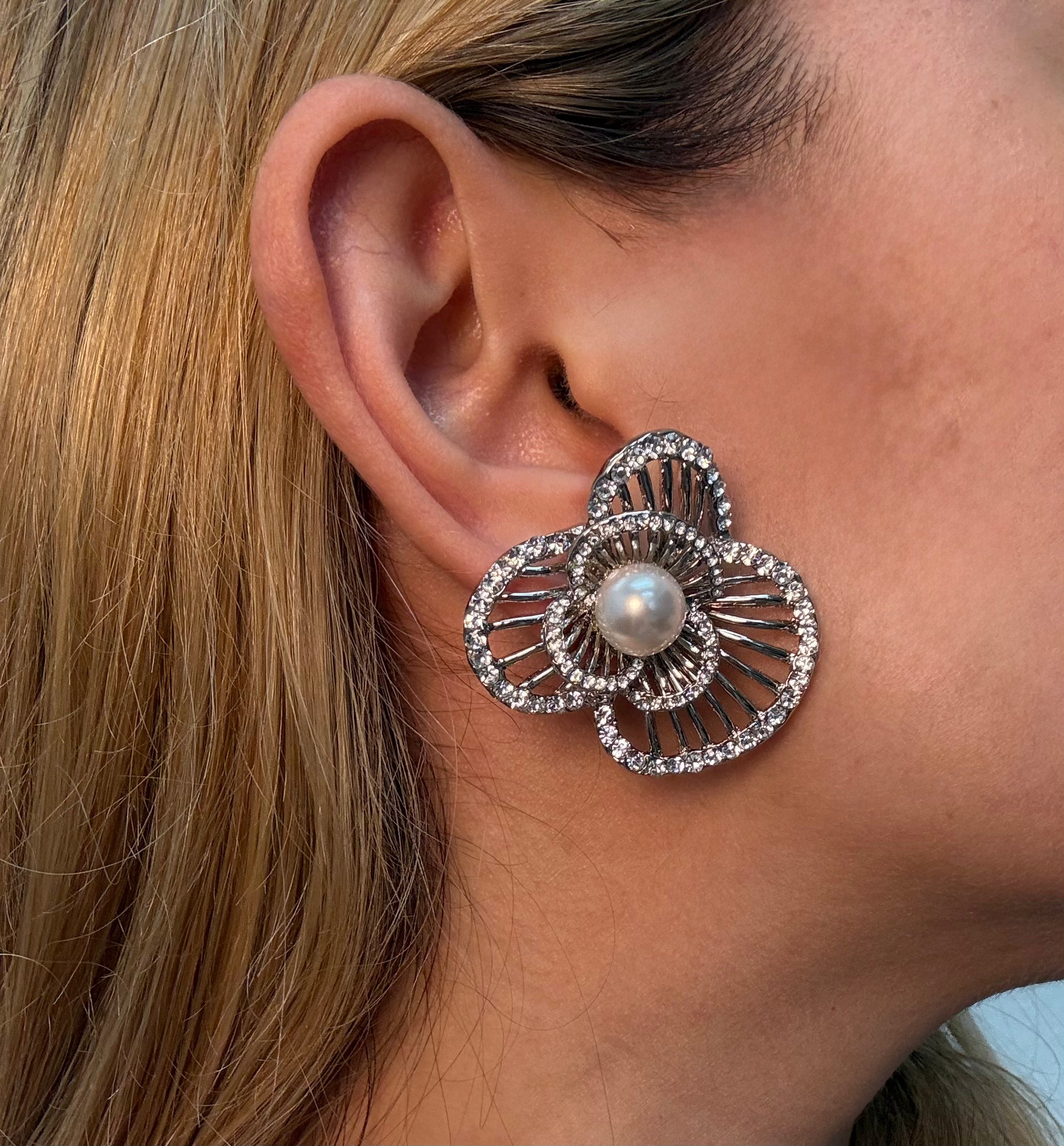 FLOWER PEARL EARRING