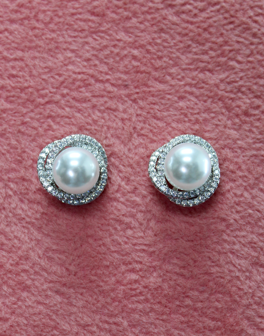 ODETTE - Simulated Diamonds and Pearls Studs Earrings