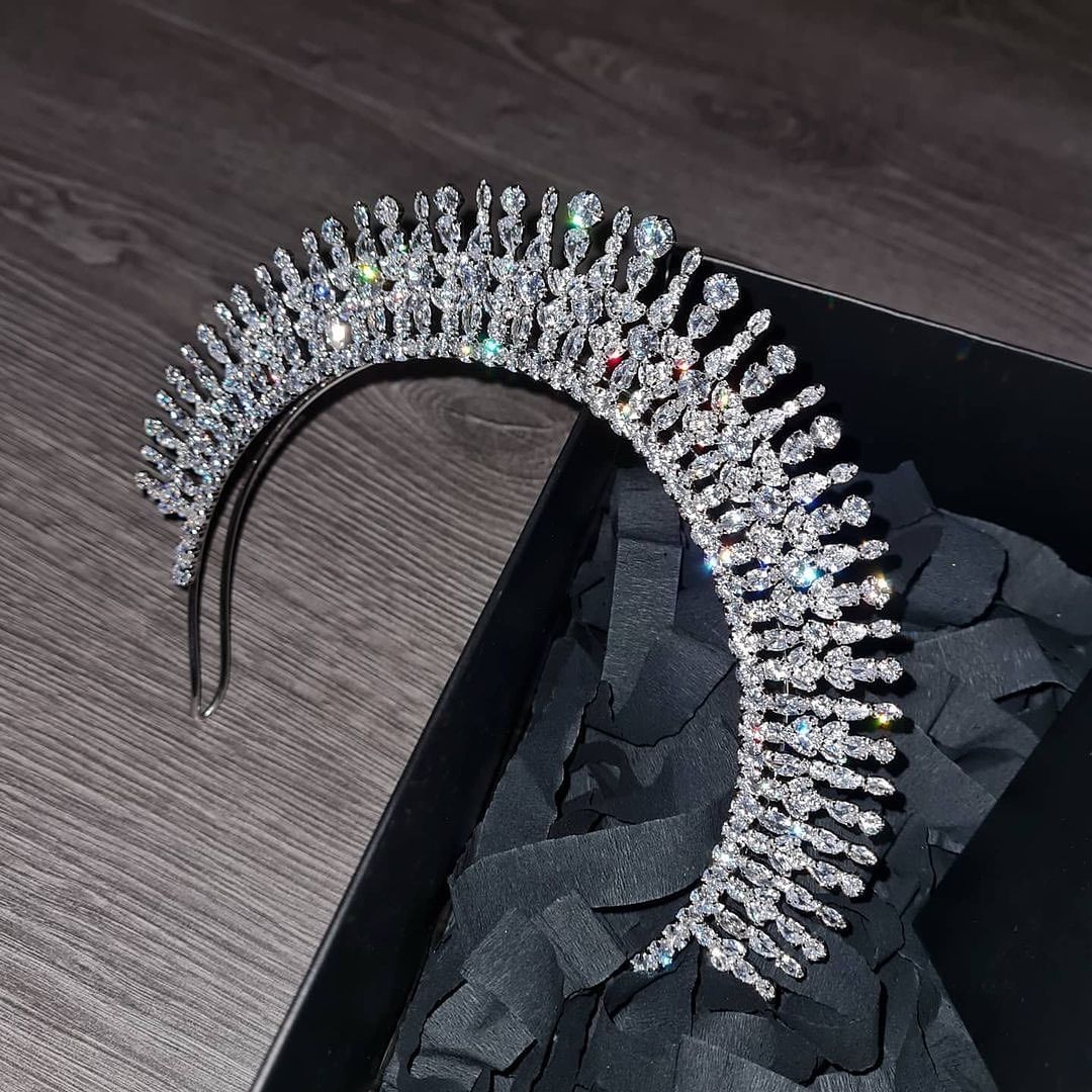 MOLLY - Swarovski Stones Halo Tiara